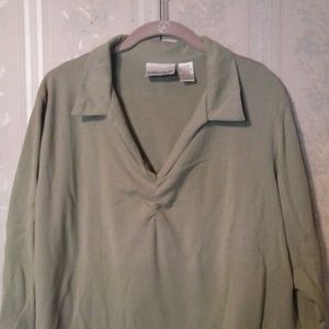 FASHION BUG WOMEN'S LIGHT GREEN V-NECK COLLAR TOP
